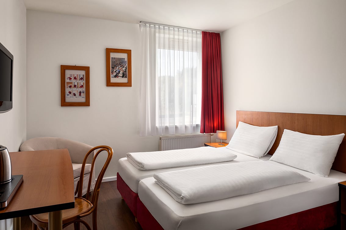 Amedia-Express-Sattledt-Comfort-Plus-Twin-Room